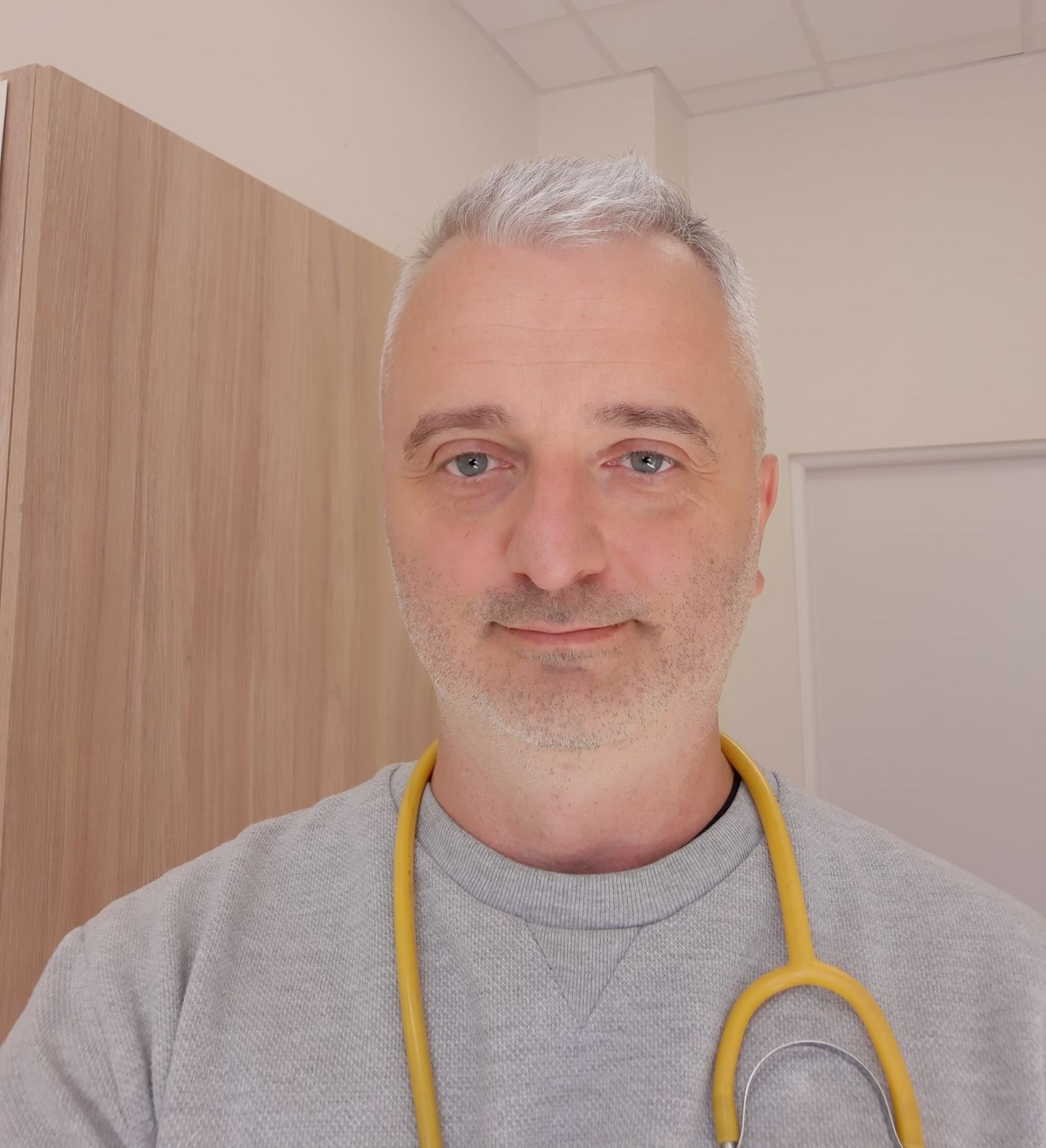 Portrait of Dr Tomasz Grzelewski